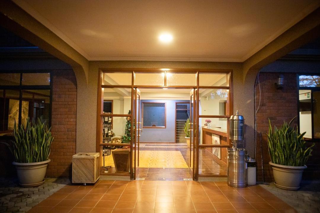 Marombosa Summit Lodge מראה חיצוני תמונה